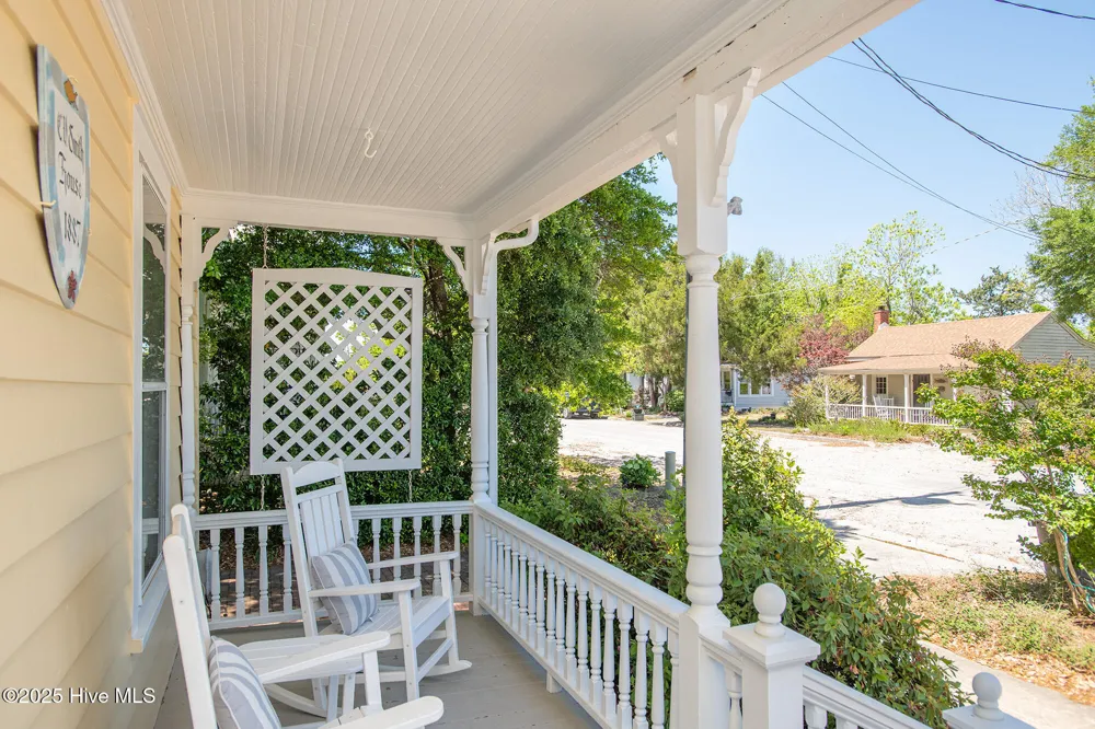 212 Broad Street Beaufort, NC 28516