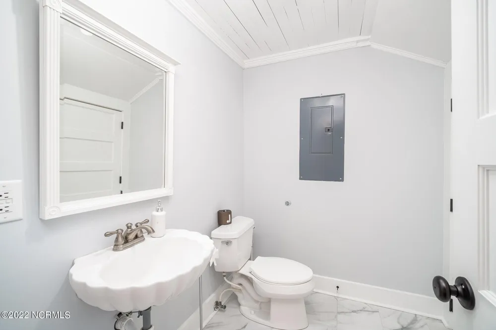212 Broad Street Beaufort, NC 28516
