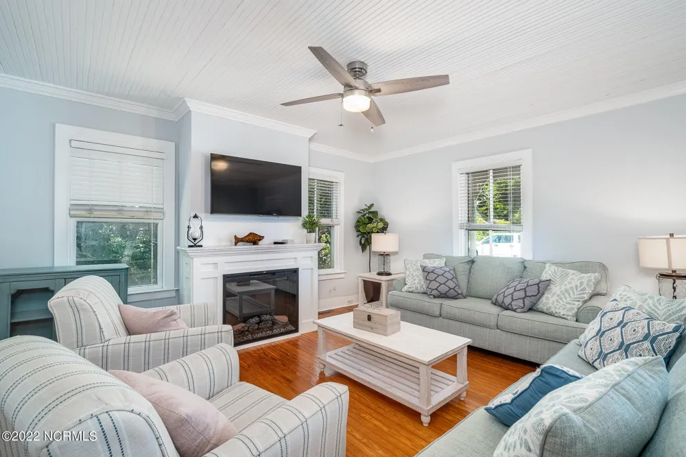 212 Broad Street Beaufort, NC 28516