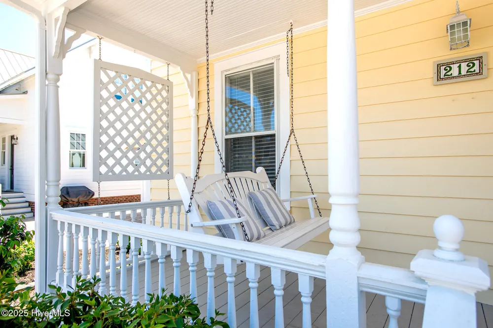 212 Broad Street Beaufort, NC 28516