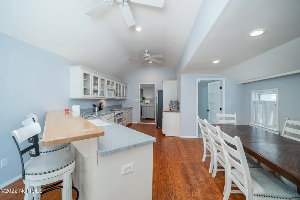 212 Broad Street Beaufort, NC 28516