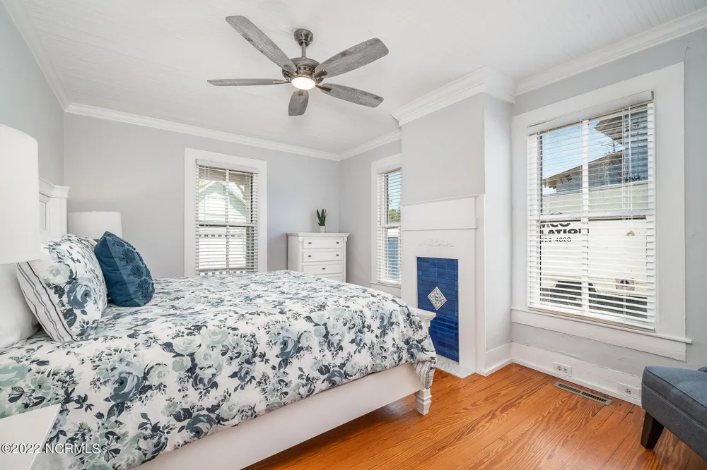 212 Broad Street Beaufort, NC 28516