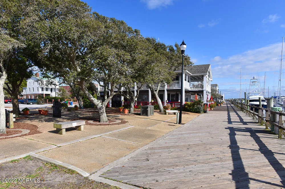 212 Broad Street Beaufort, NC 28516