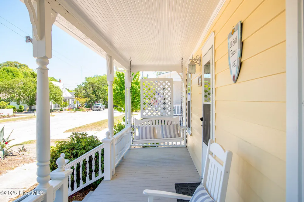 212 Broad Street Beaufort, NC 28516