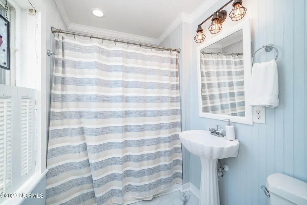 212 Broad Street Beaufort, NC 28516