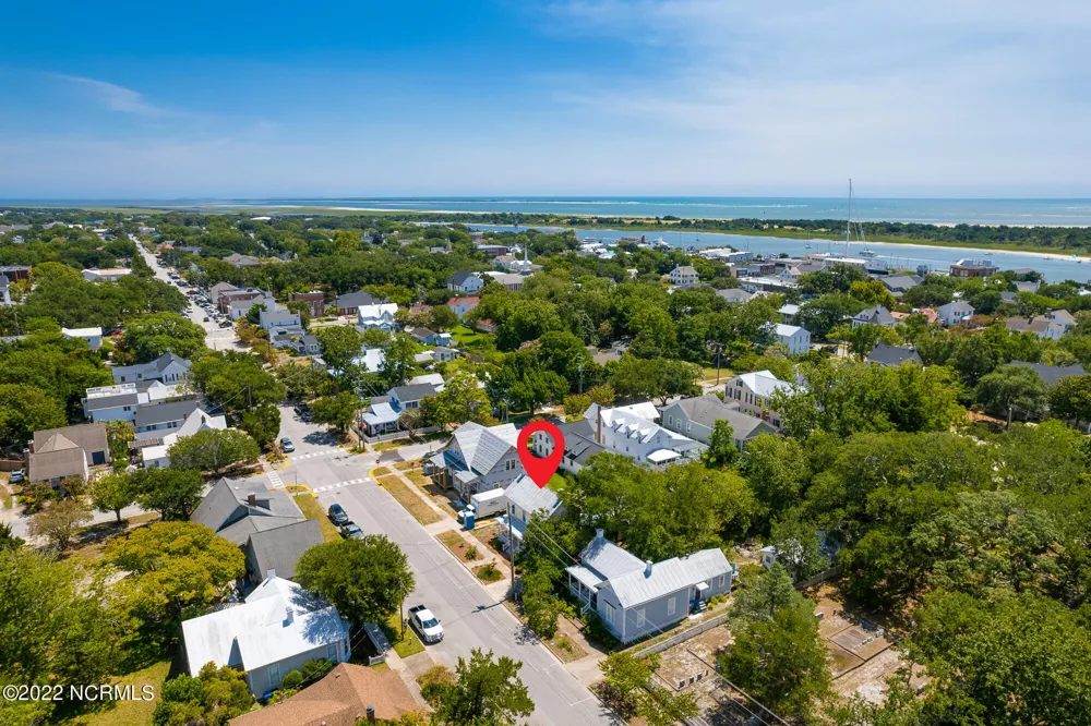 212 Broad Street Beaufort, NC 28516