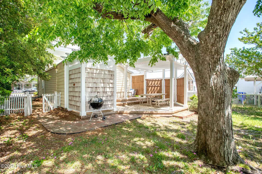 212 Broad Street Beaufort, NC 28516