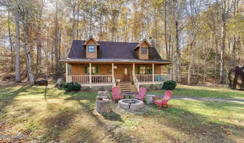725 Country Lane