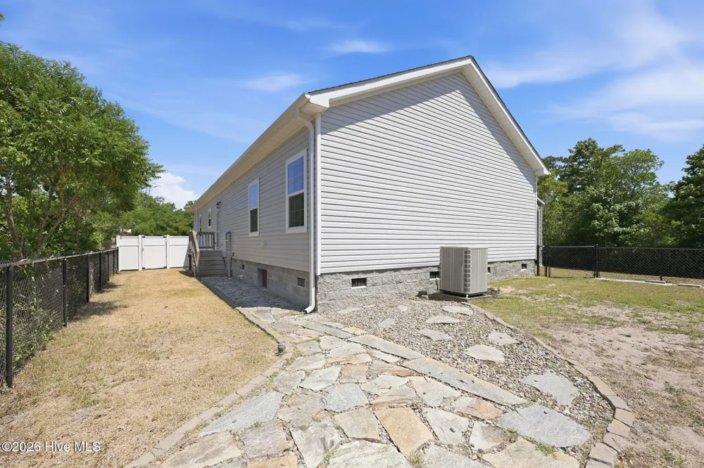416 Ocean Spray Drive Cedar Point, NC 28584