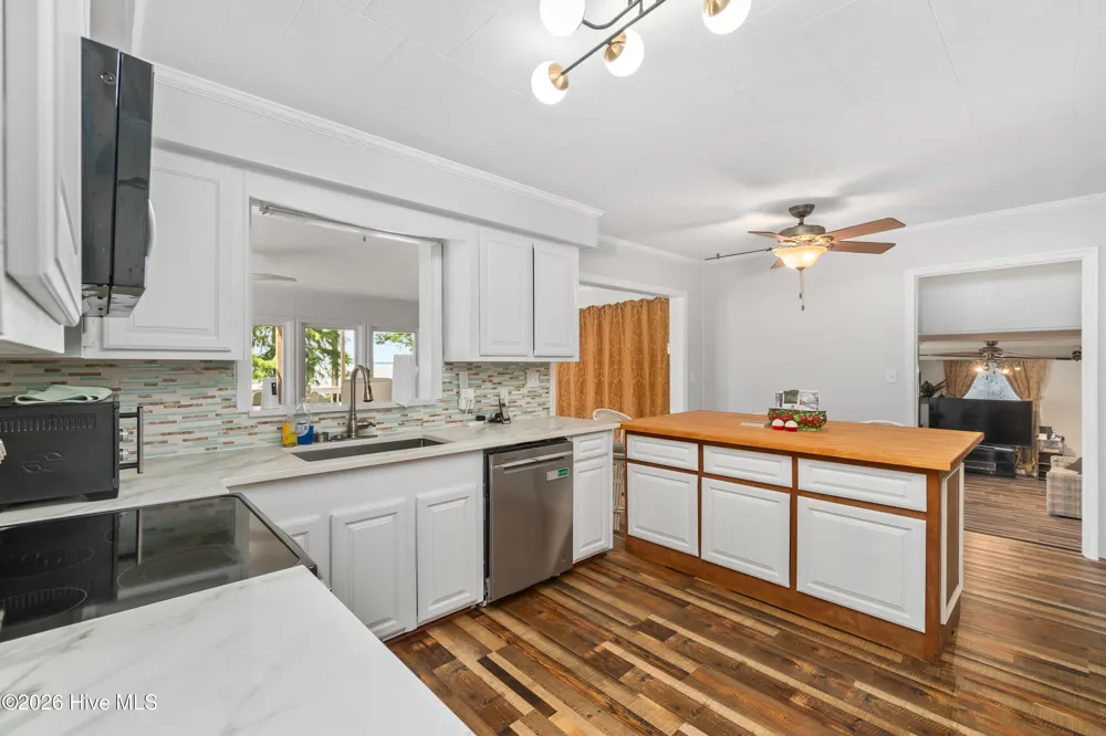 82 Cypress Shores Road W Roper, NC 27970
