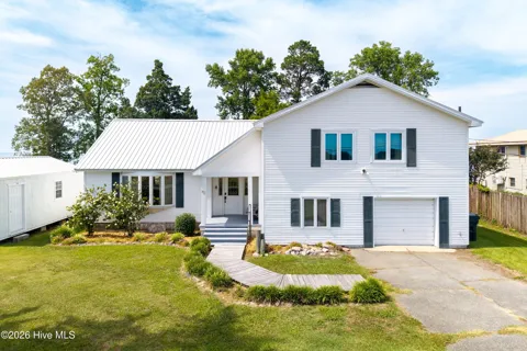 82 Cypress Shores Road W