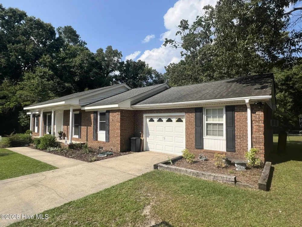 197 Hillcrest Drive Elizabethtown, NC 28337