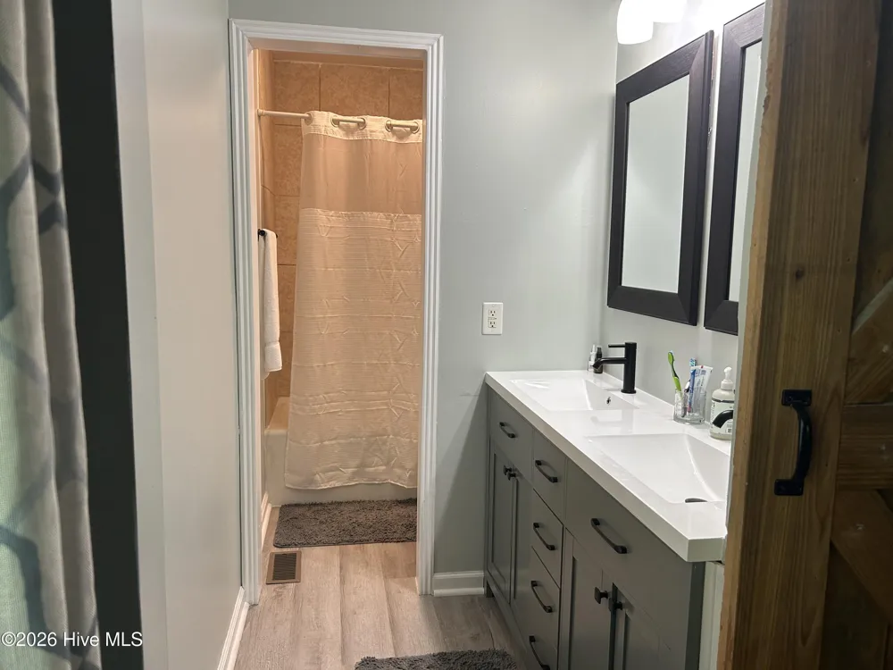 197 Hillcrest Drive Elizabethtown, NC 28337