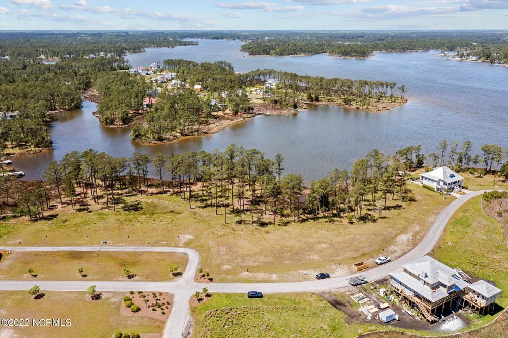 363 Ballast Point Oriental, NC 28571