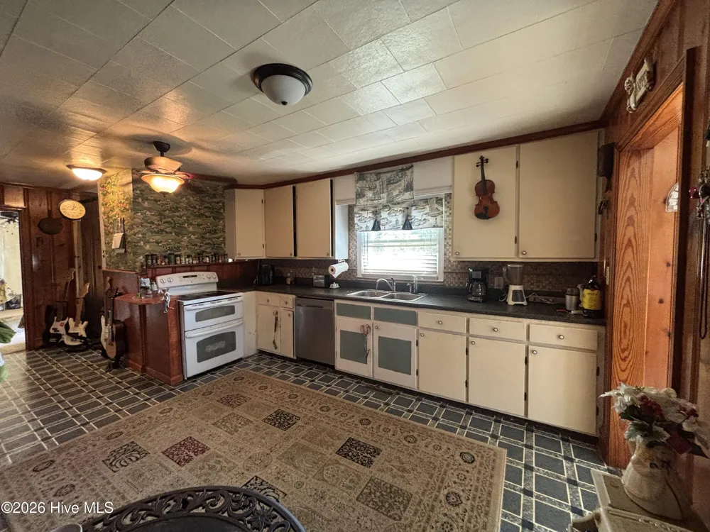 4086 Collins Drive Lumberton, NC 28358