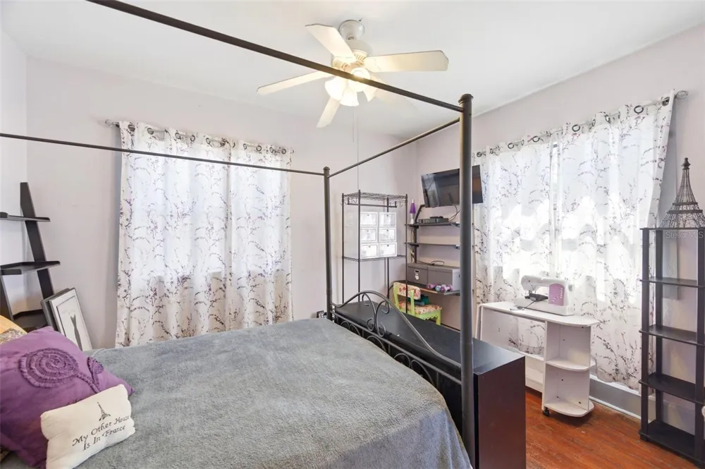 4263 5TH AVENUE St Petersburg, FL 33713