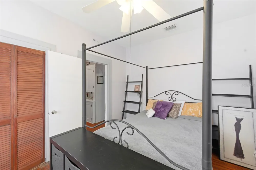 4263 5TH AVENUE St Petersburg, FL 33713