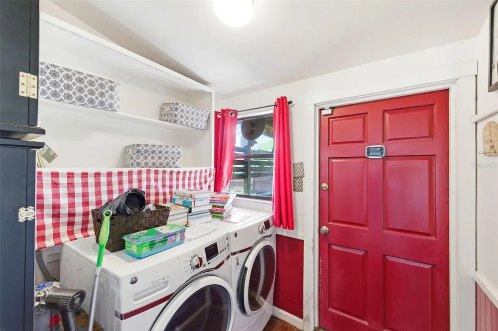 4263 5TH AVENUE St Petersburg, FL 33713