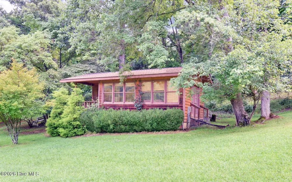 475 Rivercane Road Brasstown, NC 28902