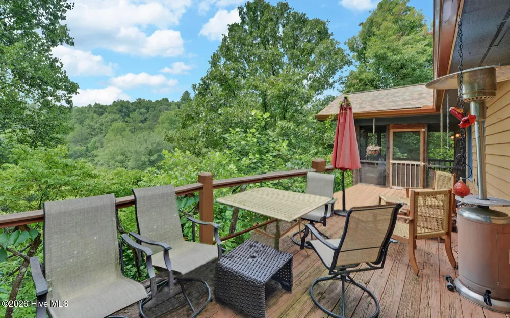 475 Rivercane Road Brasstown, NC 28902