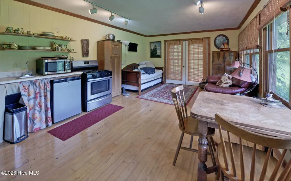 475 Rivercane Road Brasstown, NC 28902