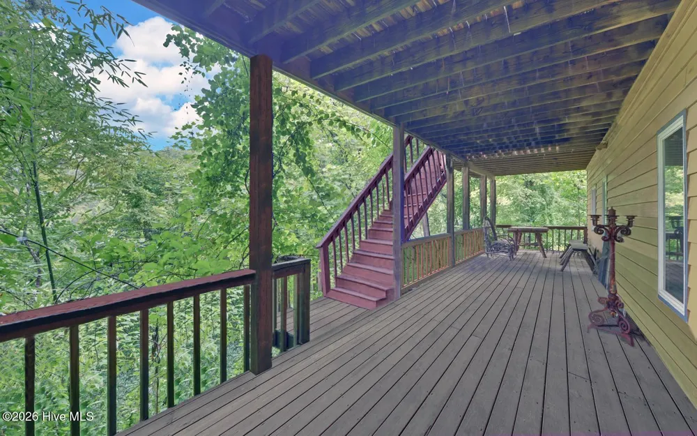 475 Rivercane Road Brasstown, NC 28902