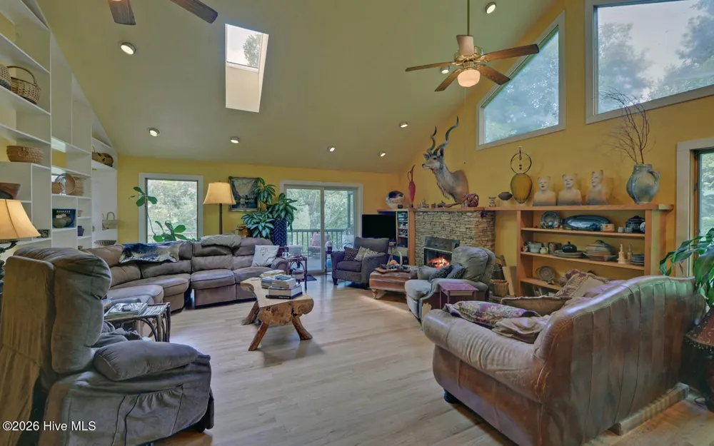 475 Rivercane Road Brasstown, NC 28902