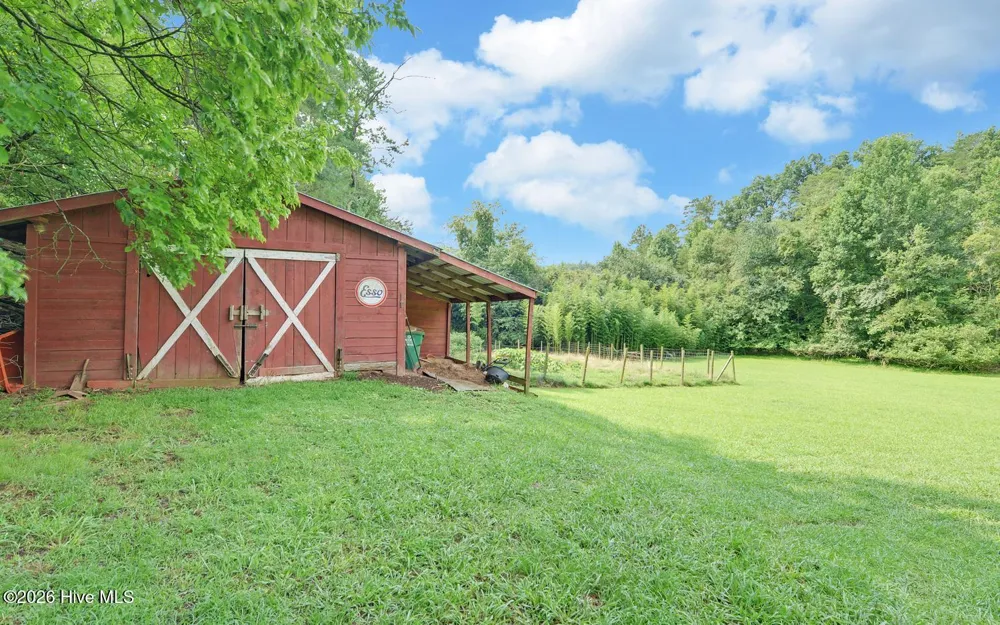 475 Rivercane Road Brasstown, NC 28902