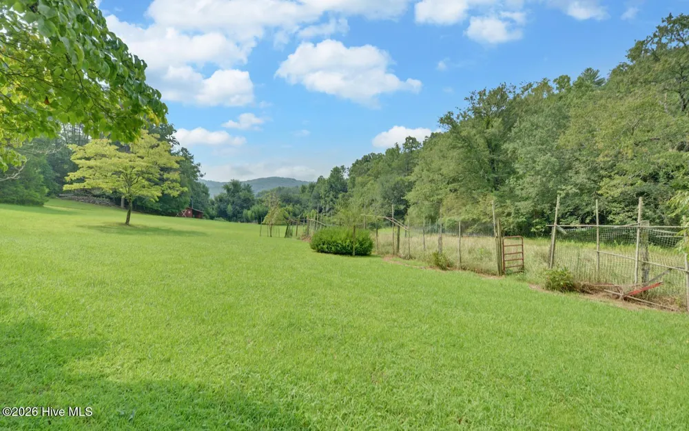 475 Rivercane Road Brasstown, NC 28902