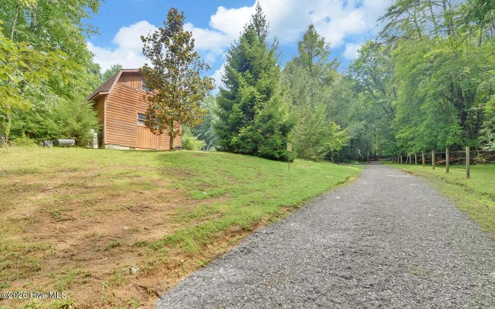 475 Rivercane Road Brasstown, NC 28902