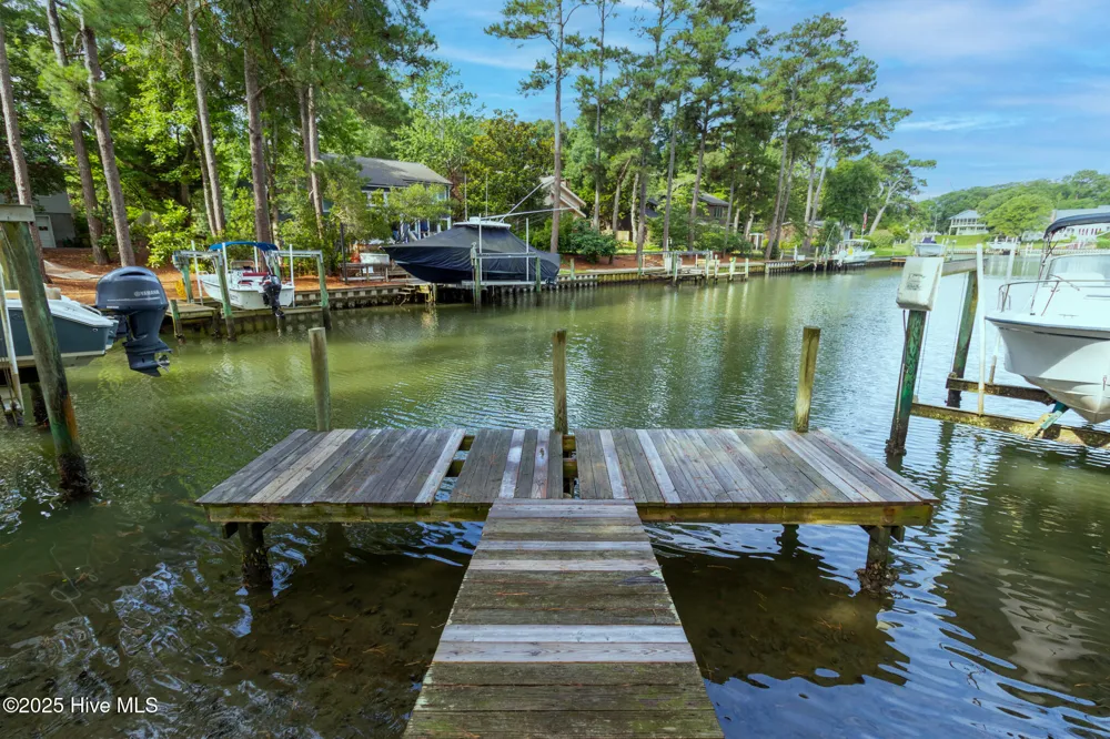 117 White Ash Drive Pine Knoll Shores, NC 28512