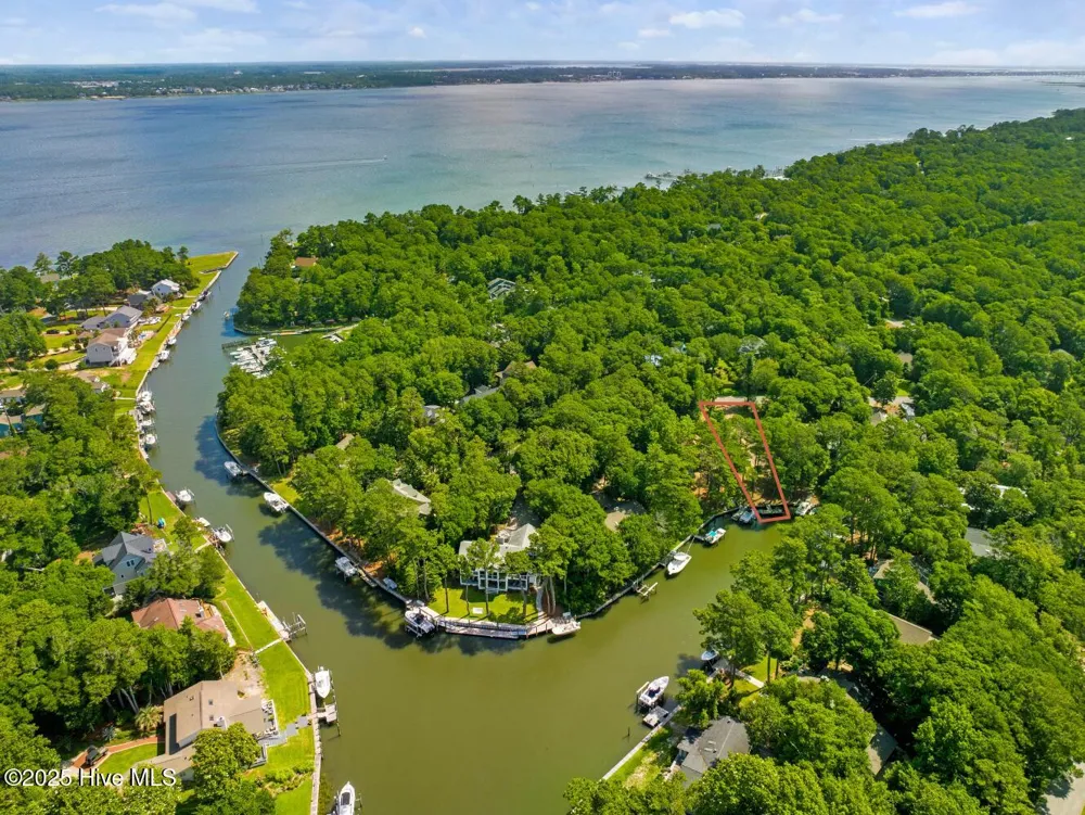 117 White Ash Drive Pine Knoll Shores, NC 28512
