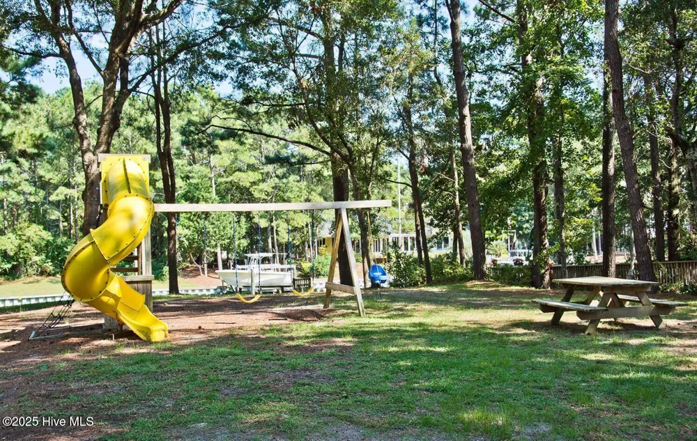 117 White Ash Drive Pine Knoll Shores, NC 28512