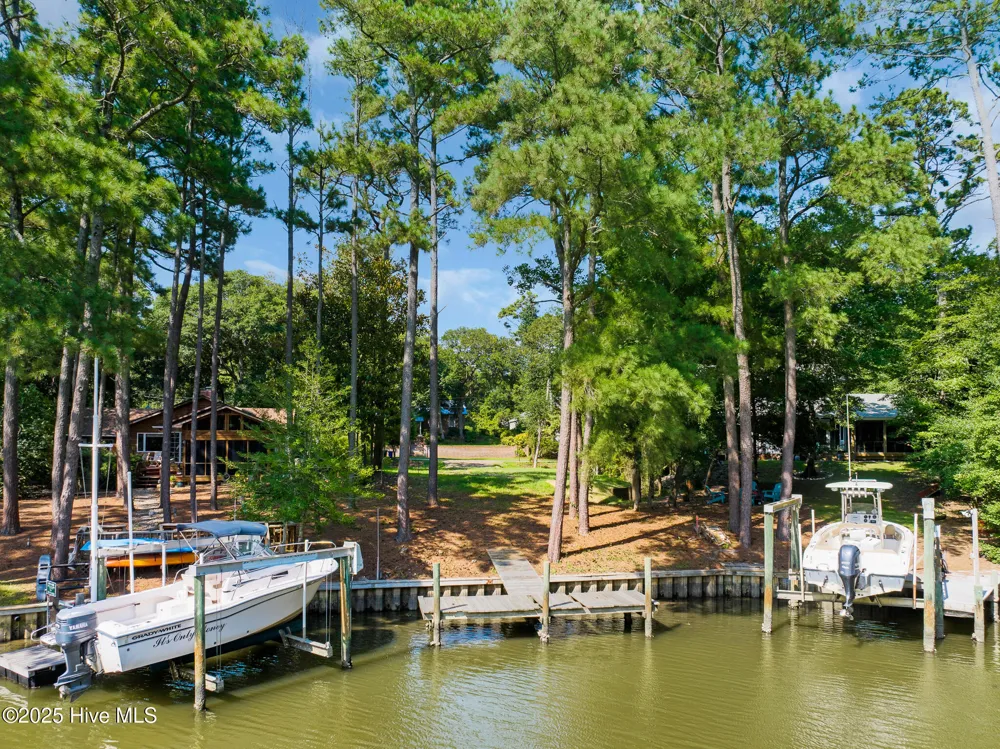 117 White Ash Drive Pine Knoll Shores, NC 28512