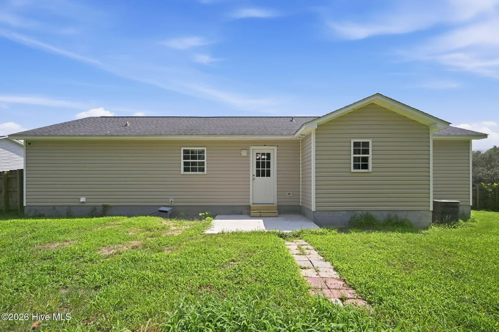 114 Pear Tree Lane Richlands, NC 28574