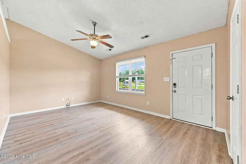 114 Pear Tree Lane Richlands, NC 28574