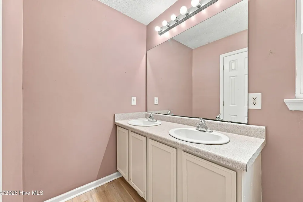 114 Pear Tree Lane Richlands, NC 28574
