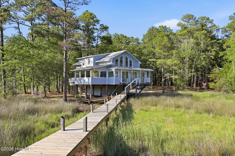 954 Fork Point Road Oriental, NC 28571