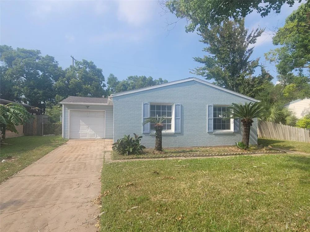 114 Dolphin Avenue Galveston, TX 77550