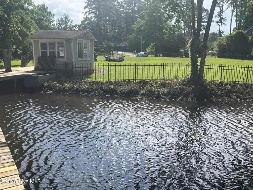 609 Creekwood Drive Trent Woods, NC 28562