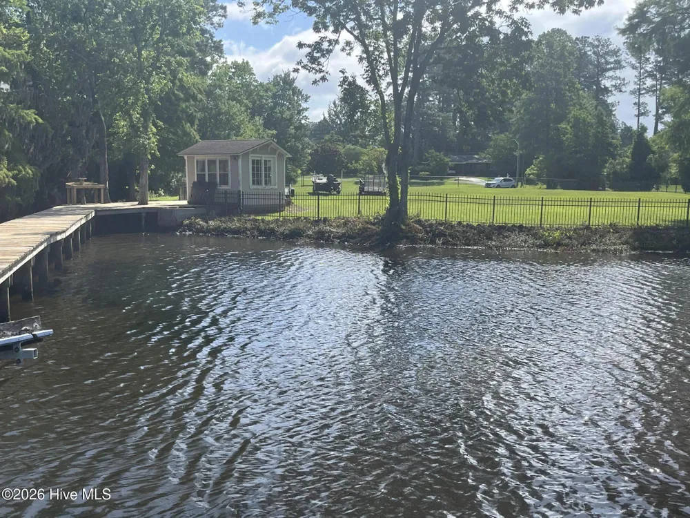 609 Creekwood Drive Trent Woods, NC 28562