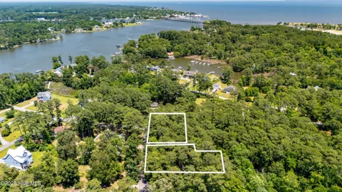 4001& 4003 Schooner Circle