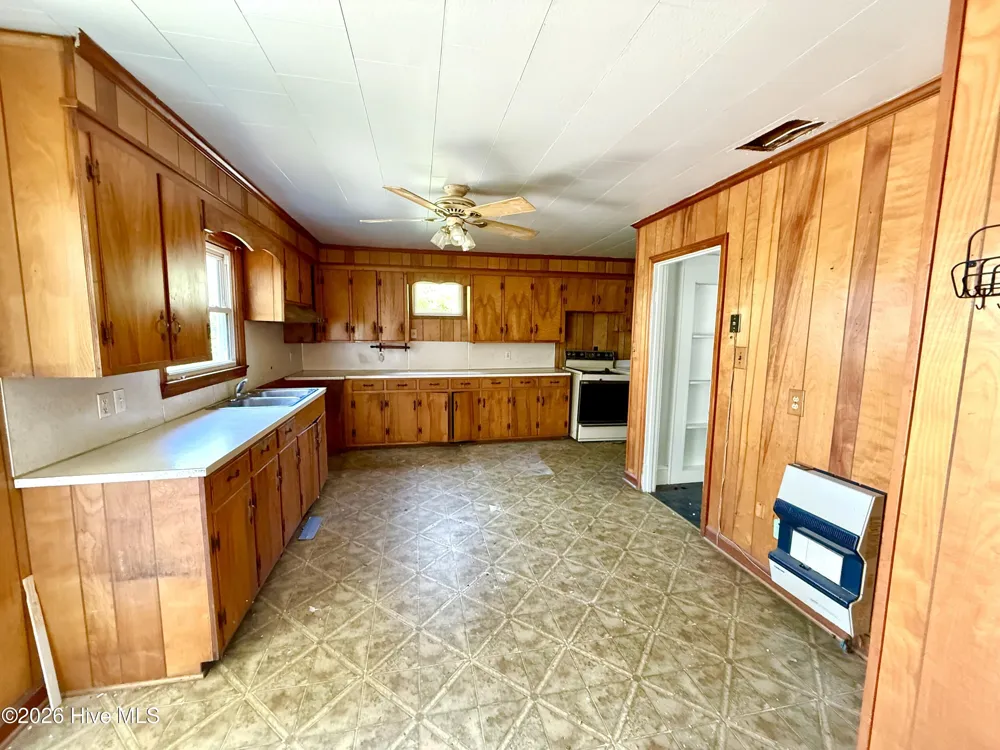 100 Plymouth Street Williamston, NC 27892