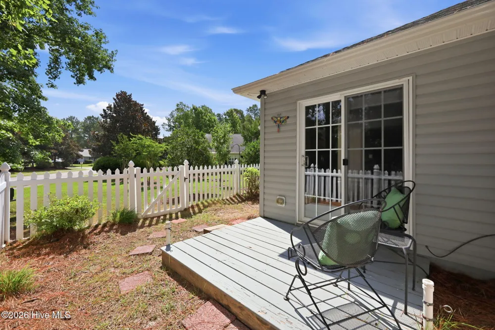 702 Hummingbird S Swansboro, NC 28584
