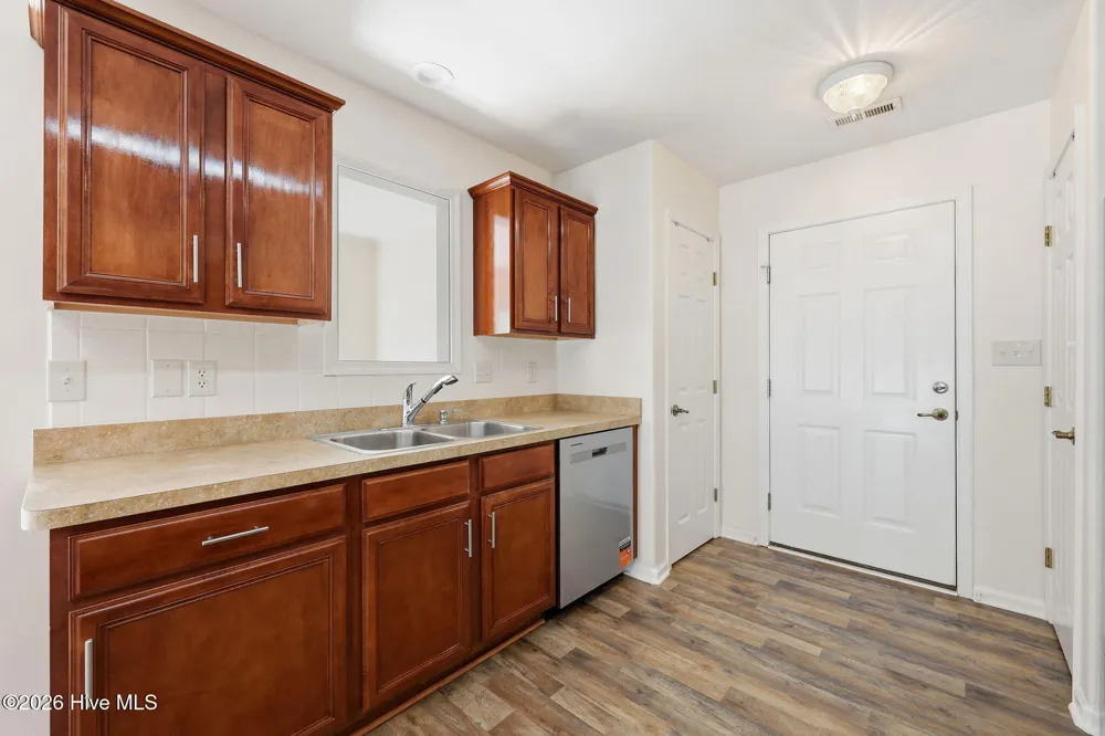 702 Hummingbird S Swansboro, NC 28584