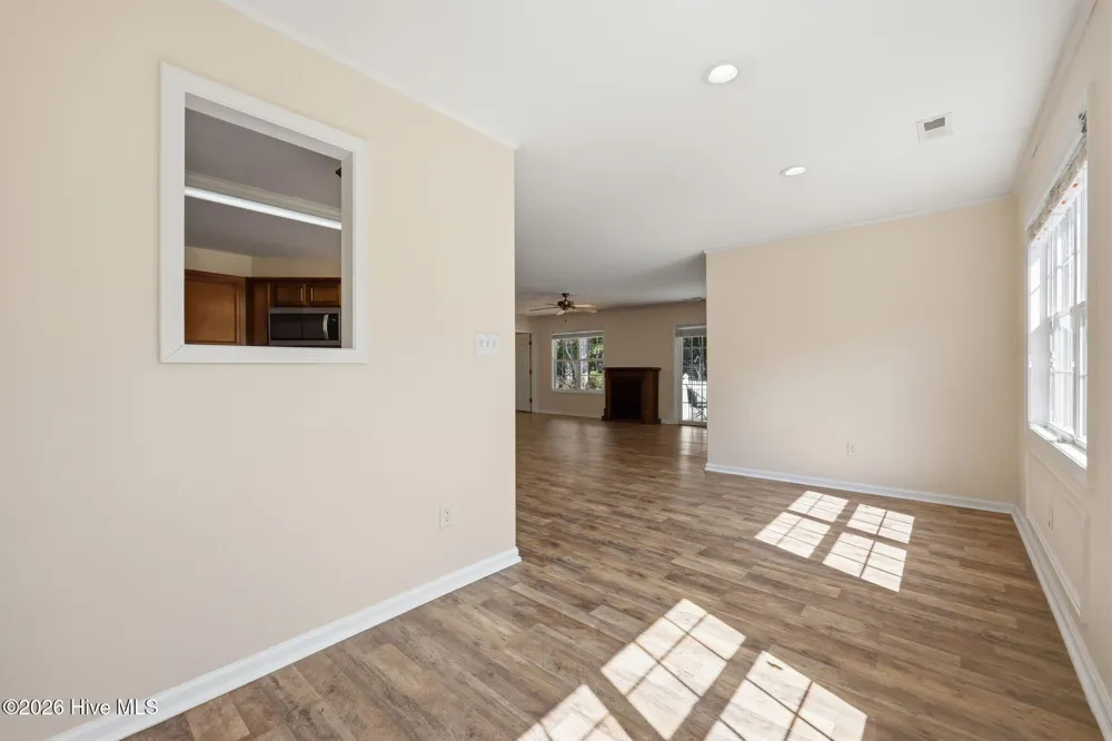 702 Hummingbird S Swansboro, NC 28584