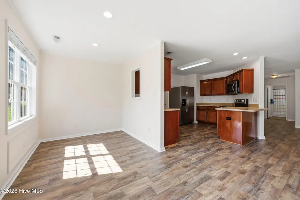 702 Hummingbird S Swansboro, NC 28584
