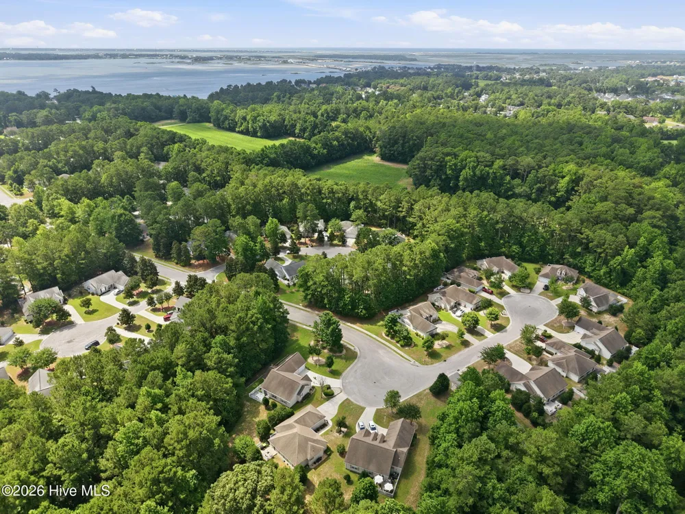 702 Hummingbird S Swansboro, NC 28584