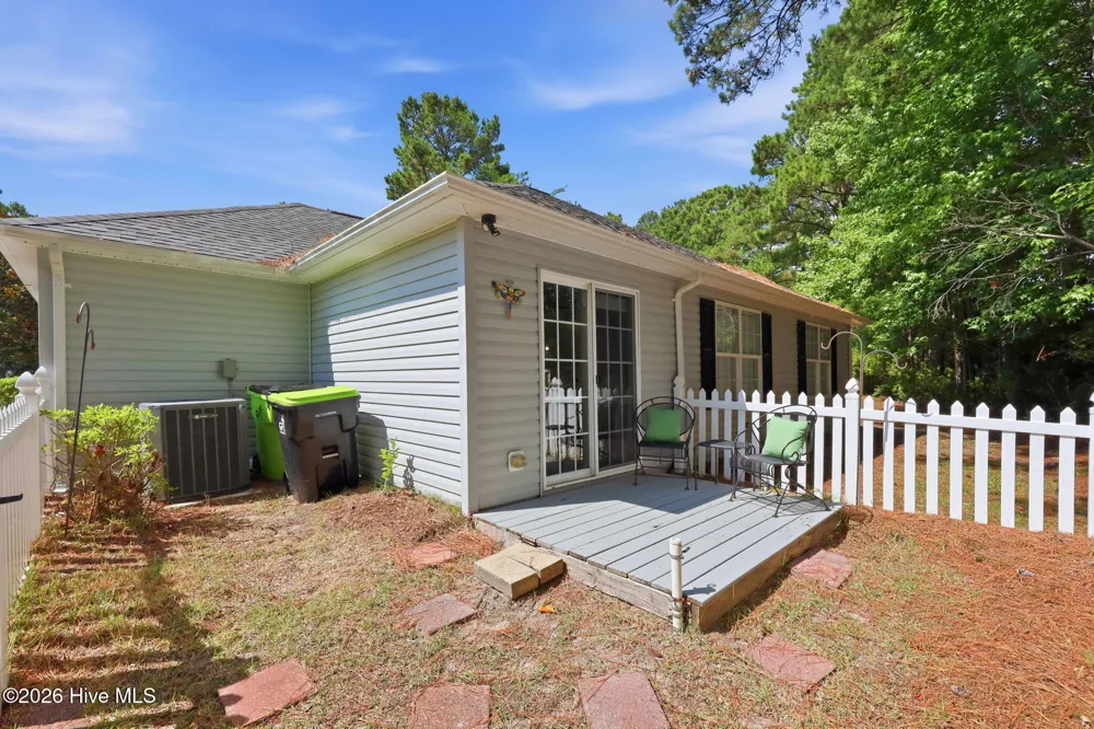 702 Hummingbird S Swansboro, NC 28584