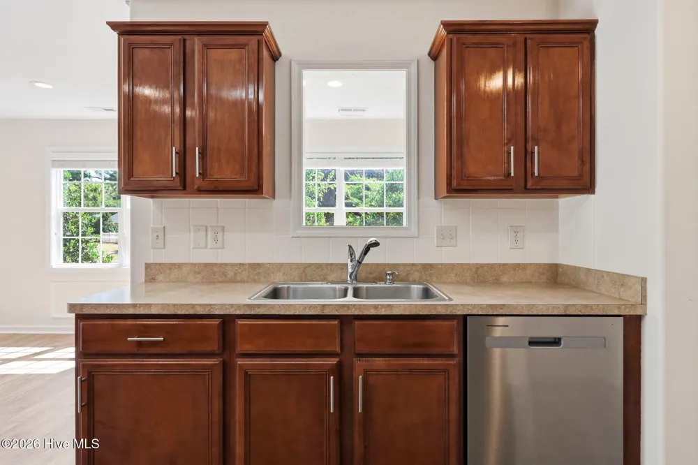 702 Hummingbird S Swansboro, NC 28584